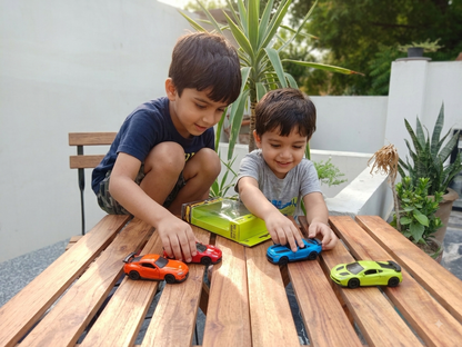 Die-Cast Racing Car – Pull-Back Action with Openable Doors 4in1 Pack.